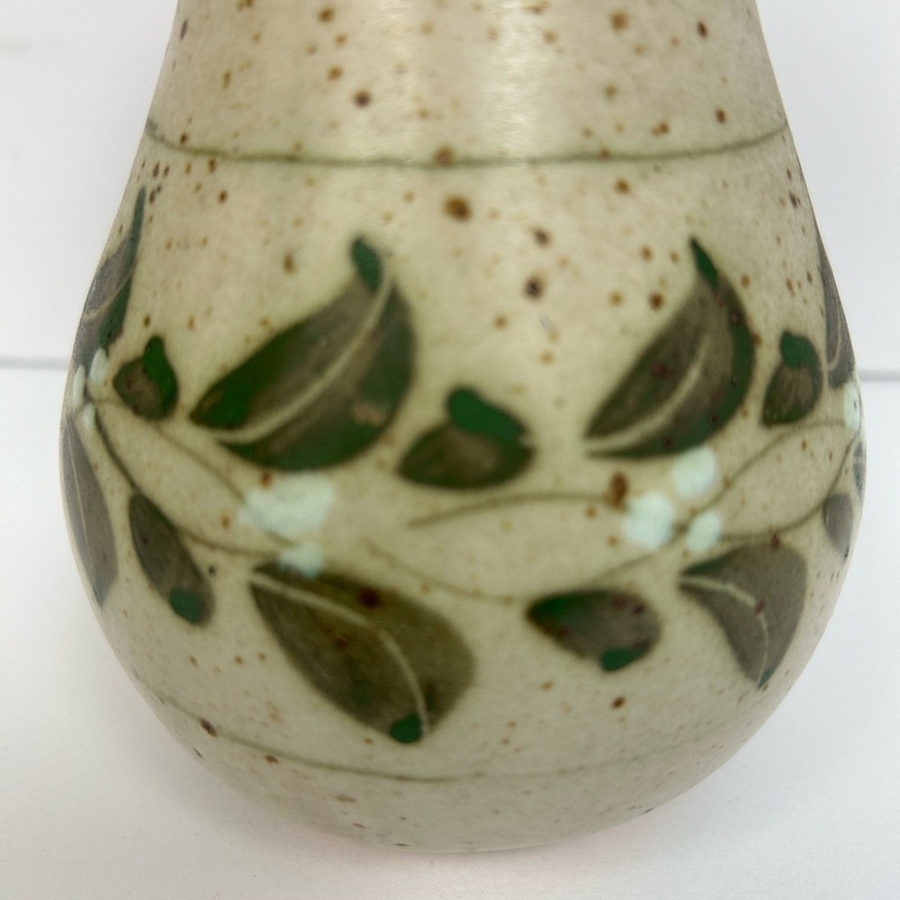 Vase/ pottery/ beautiful colors approx. 7”H by 3”/ please see pictures - Picture 3 of 6